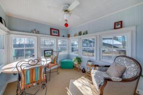Cozy Augusta Home with Porch Walk to Katy Trail!